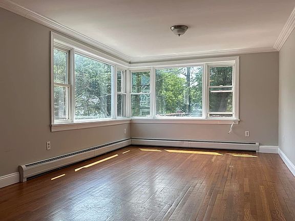 3rd image of 90 Vineyard Ave APT 1