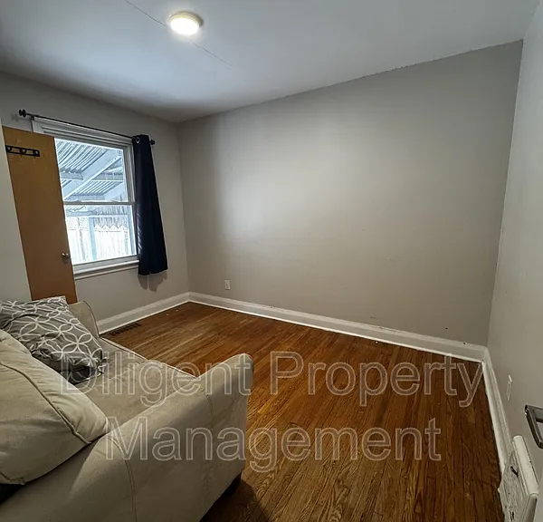 180 Dumble Ave — Photo 14