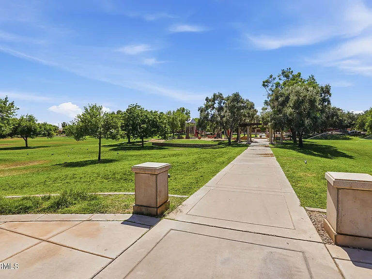 15372 W Dahlia Dr — Photo 40