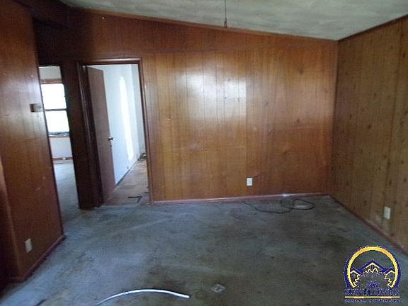 5th image of 2441 SE Maryland Ave