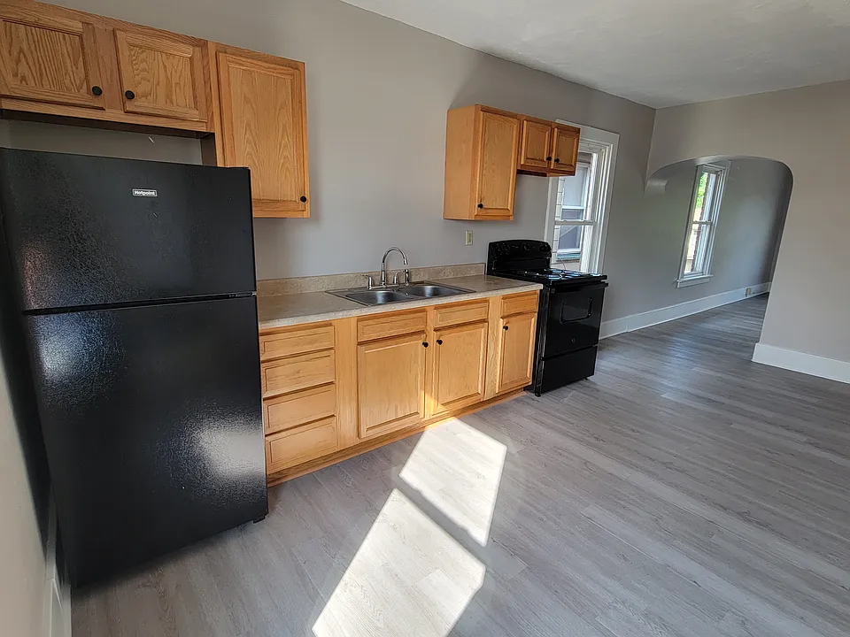585 Pike St #B