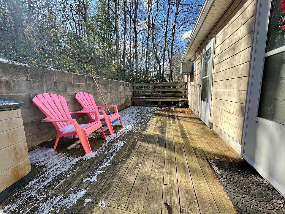 1st image of 6 Stillwell Ln #2