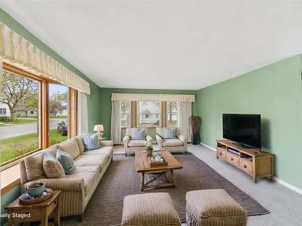404 May St, Charlevoix, MI 49720