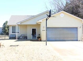 622 Walnut St, Halstead, KS 67056