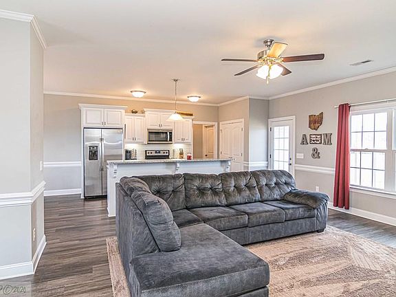 5th image of 207 Northfield Dr