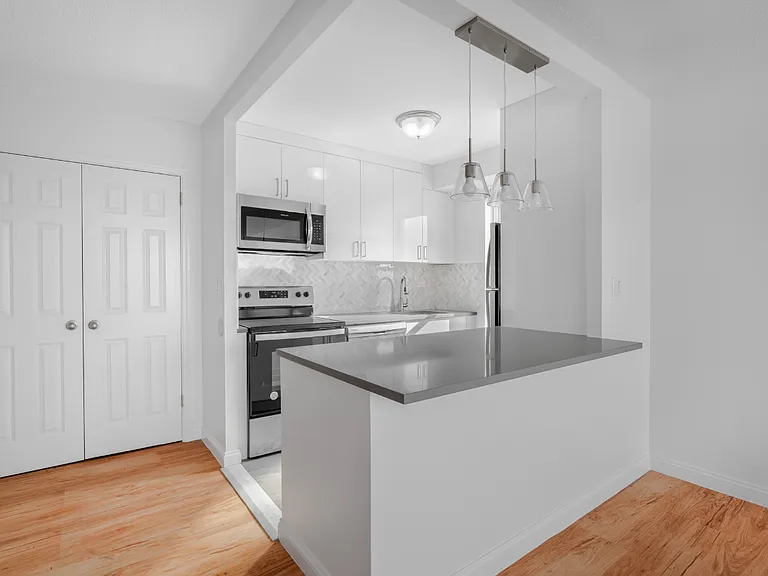 747 10th Ave #35F — Photo 3