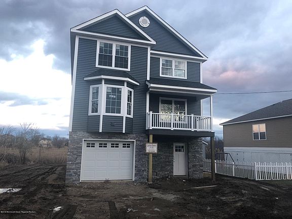 3rd image of 204 Ash St