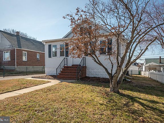 3rd image of 1726 Leslie Rd