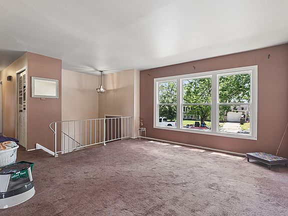 3rd image of 5912 Stuart Ln