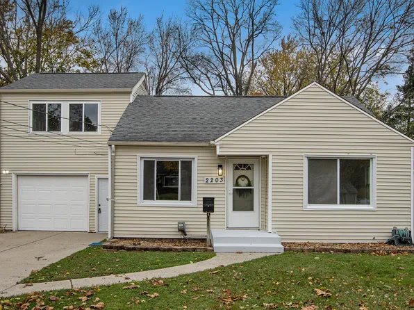 2203 Paddington Rd, Kalamazoo, MI 49001