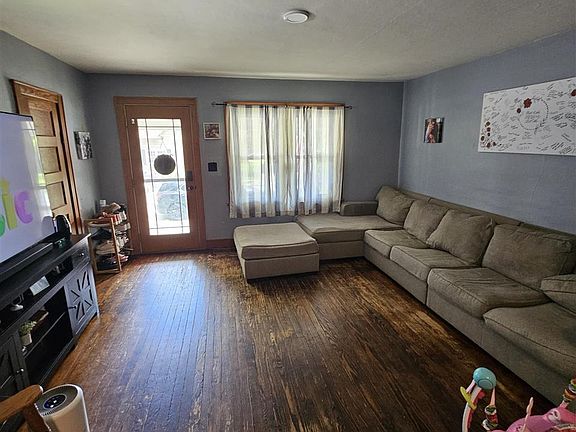 2nd image of 154 N Elm St