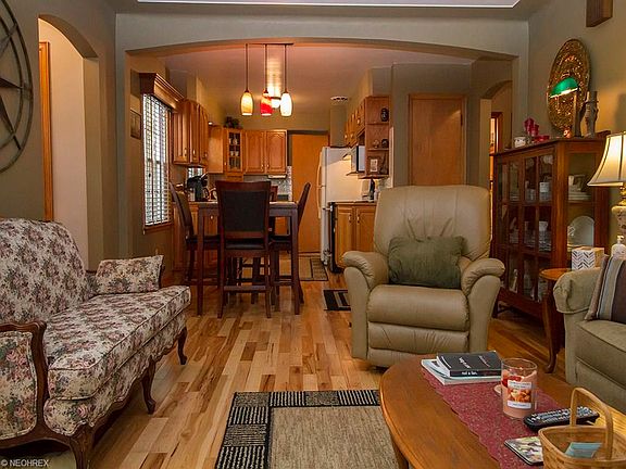4th image of 146 Woodhill Dr