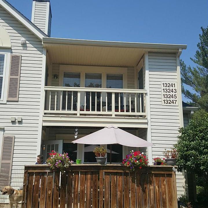 Wonderful condo in move-in condition