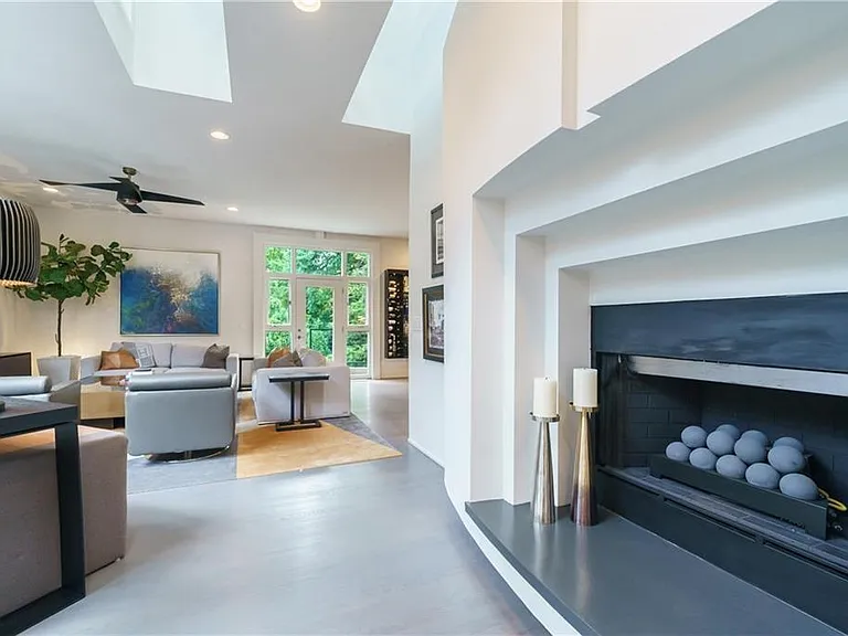 114 Lindbergh Dr NE — Photo 13