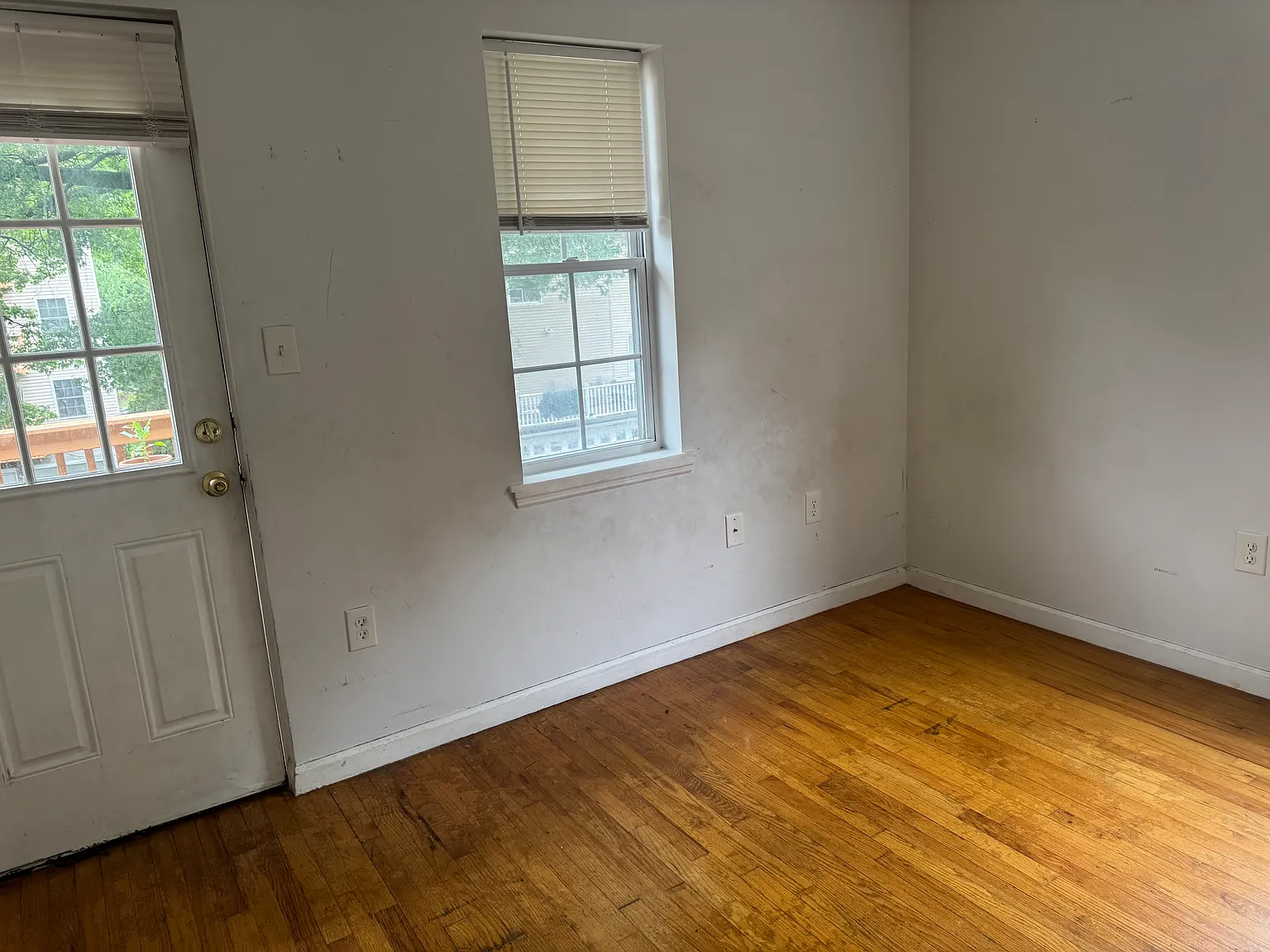 3 bed, 2500 sqft, $2,800 — Photo 4