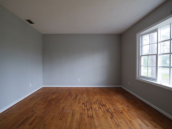 4th image of 2602 Deborah Dr