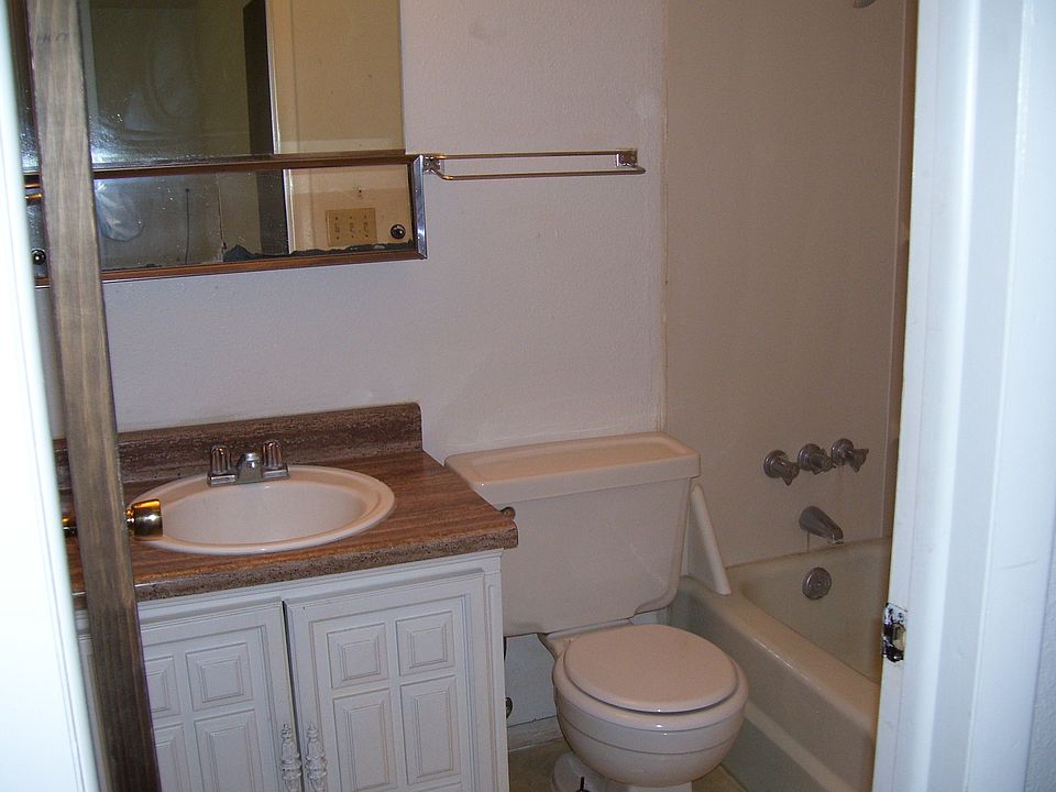 2nd image of 2200 Thomas Ave APT 101