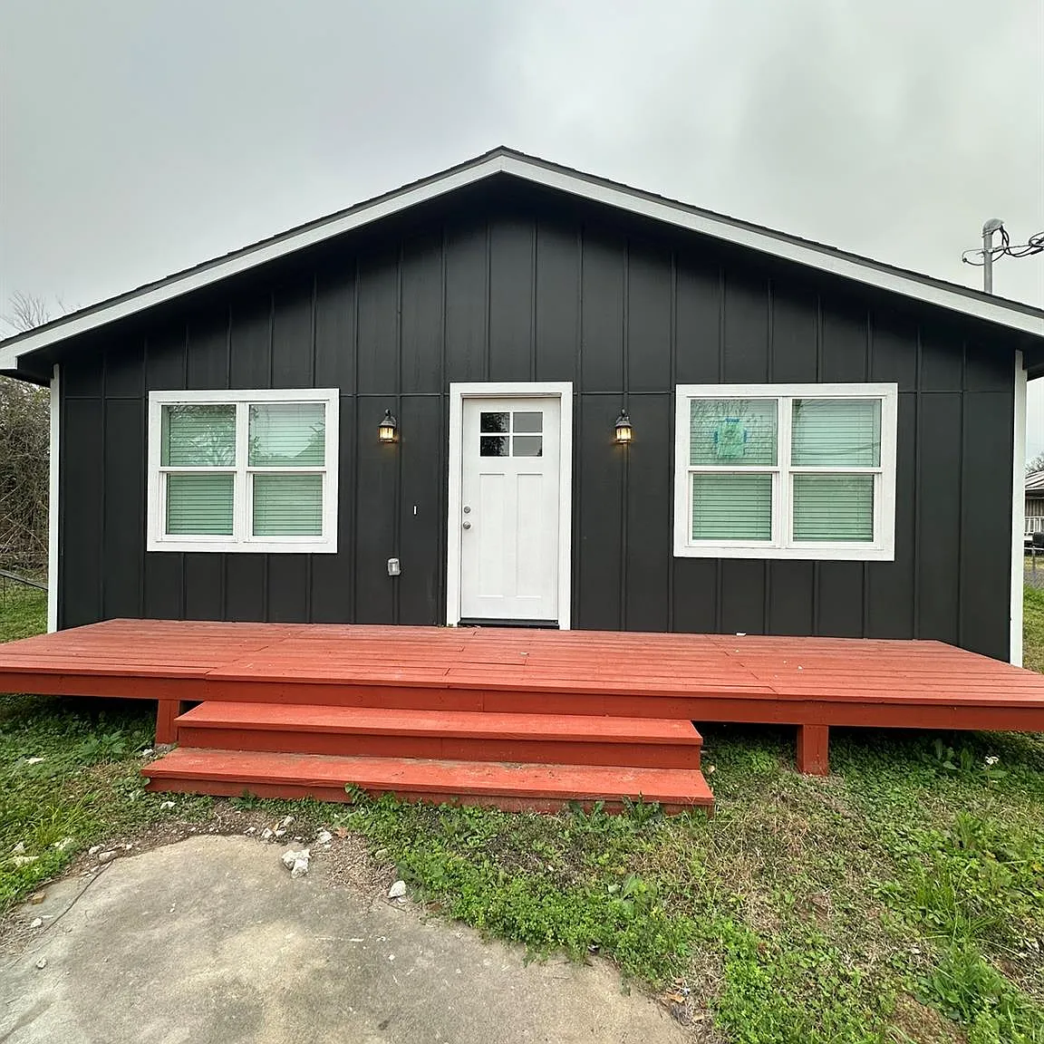 3 bed, 2.0 bath, 1200 sqft, $2,050 — Photo 1