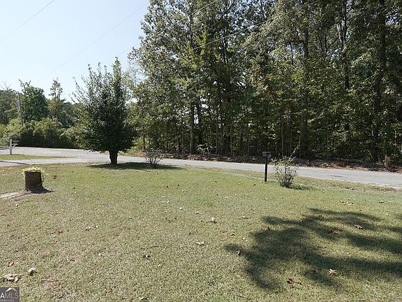 3rd image of 4030 Oak Dr