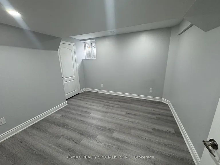 33 Bluffwood Cres — Photo 10