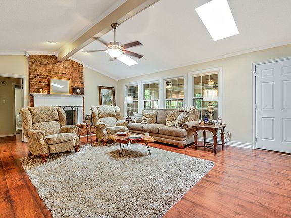 6211 Shorewood Dr-15.jpg