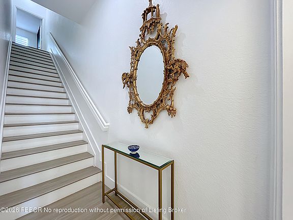 4th image of 425 Greenwich Cir APT 205