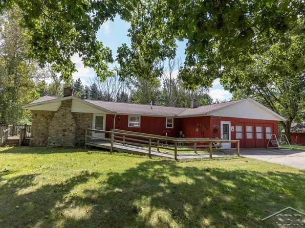 9851 Lydell Rd, Farwell, MI 48622