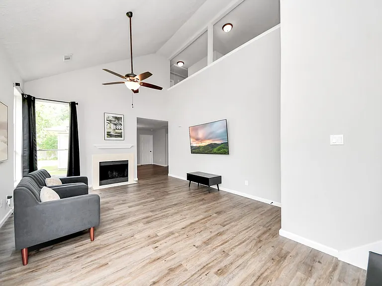 16118 Bunker Ridge Rd — Photo 4