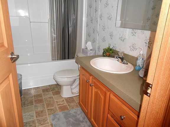 5th image of 49 Blackbird Ct