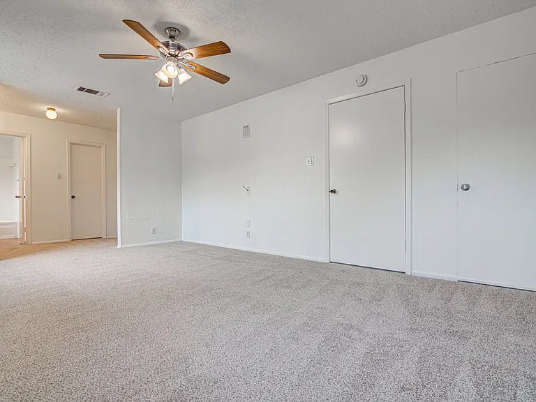 1909 Scofield Ln — Photo 11