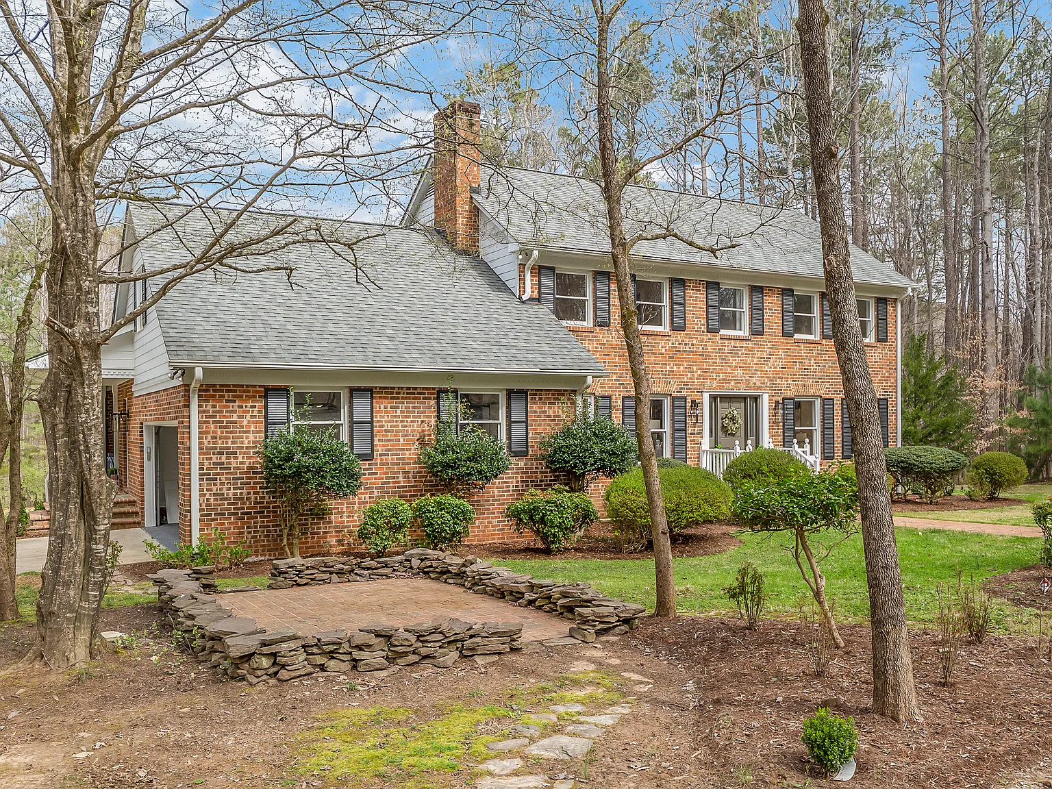 5 bed, 3.5 bath, 3900 sqft, $12,000 — Photo 2