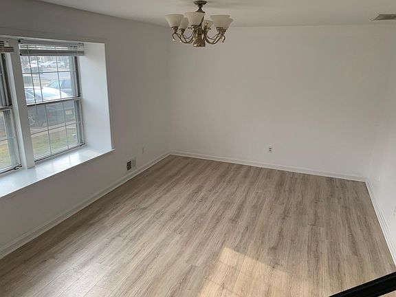 5th image of 168 Colony Cir