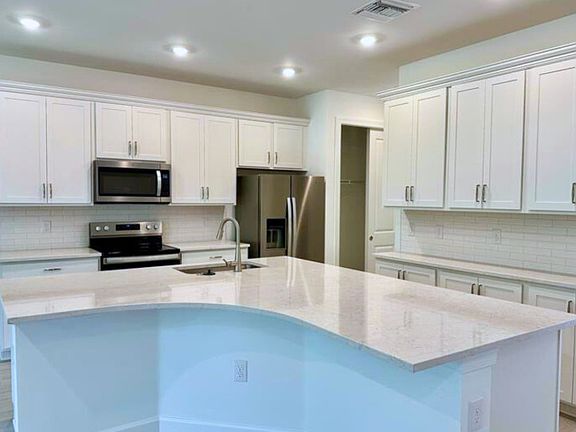 Gourmet kitchen