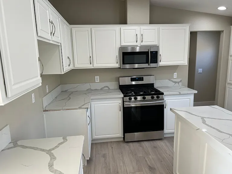 7095 Carolyn Ave — Photo 3
