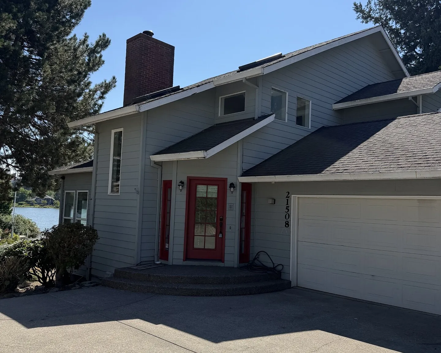 5 bed, 2584 sqft, $3,950 — Photo 1