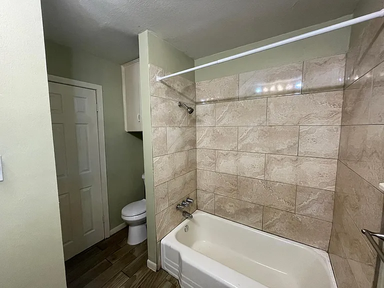 7906 Pecan Villas Dr — Photo 5