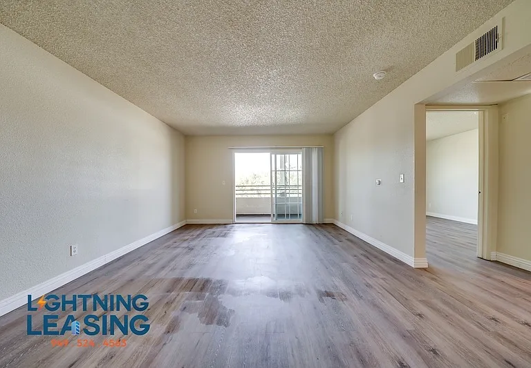 2850 Riverside Dr #2-206 — Photo 11