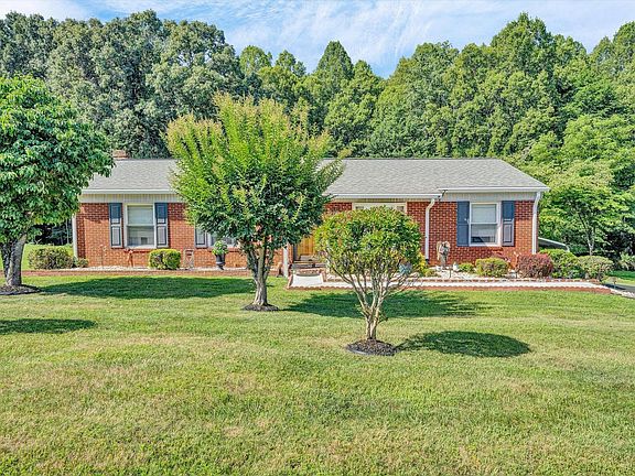 2nd image of 1304 Gilmore Cir