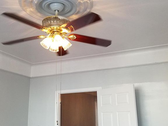 Top of the line ceiling fan. Keeps Room very cool in the summer. And circulates heat in the Winter.