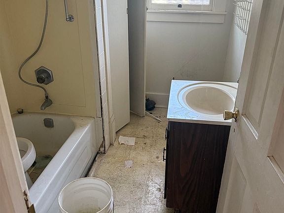 5th image of 418 W Park Ave #&-420