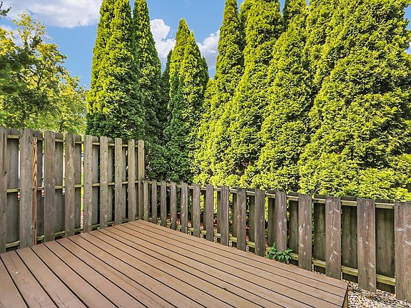 5th image of 1933 Blackthorn Dr #0