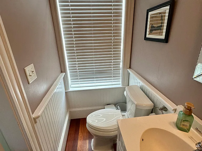 415 E 8th St #2 — Photo 12