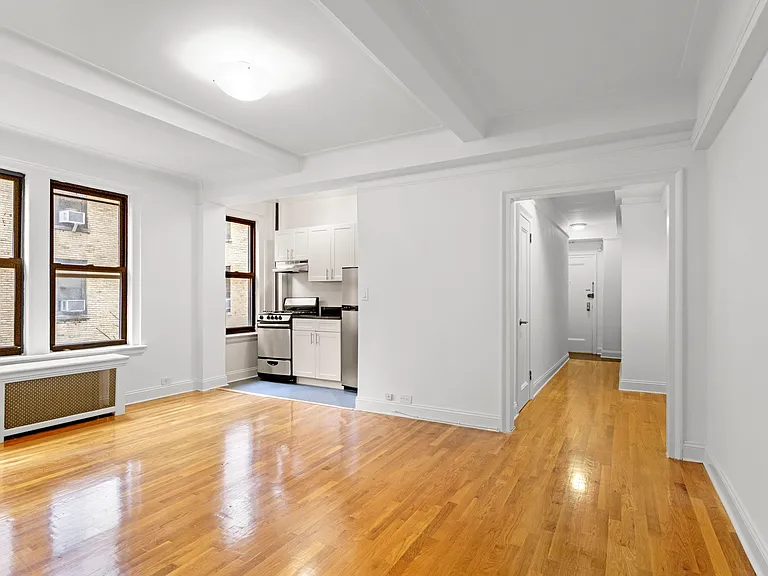 52 Clark St #4L — Photo 4
