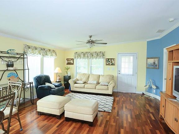 5th image of 732 Lark Dr