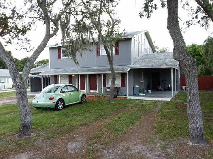 front view of duplex/townhouse