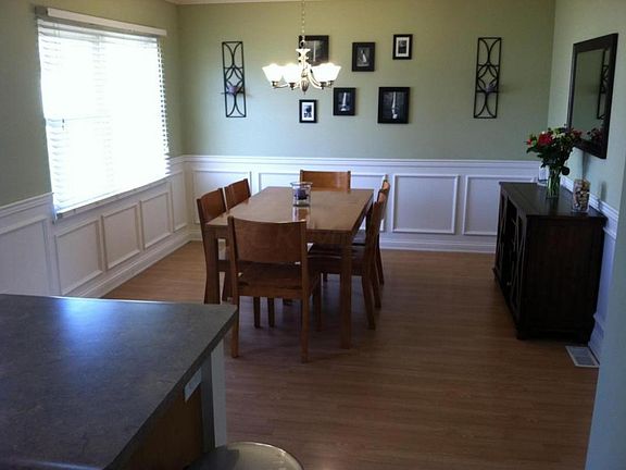 5th image of 140 Empire Dr
