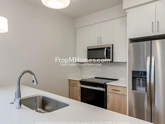 5th image of 4785 N Albina Ave #101