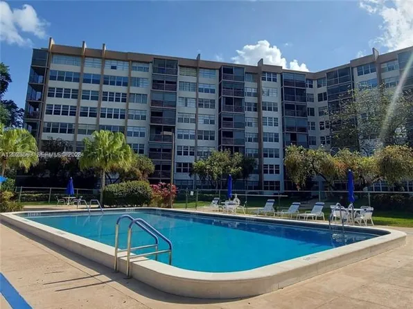 1400 Saint Charles Pl APT 323, Hollywood, FL 33026
