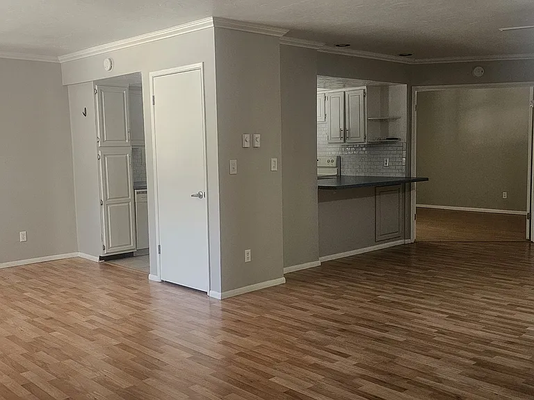 333 W Leroux St #A2 — Photo 15