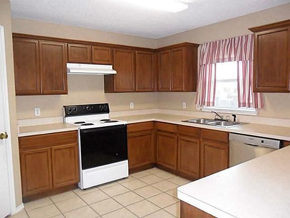 5th image of 1302 Dundee Dr